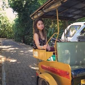 Meet your Posher, Maxine